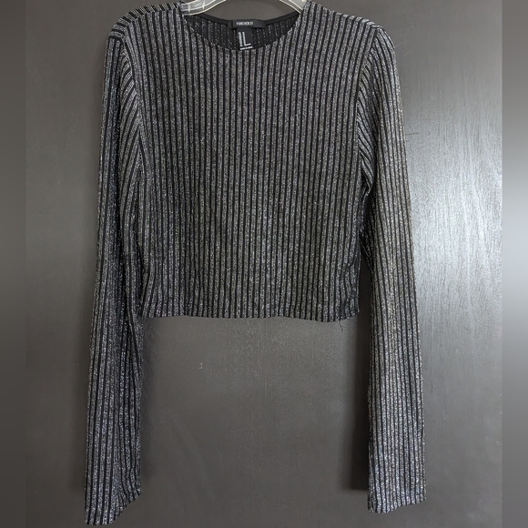Forever 21 Tops - Forever 21 long sleeve shimmer crop
